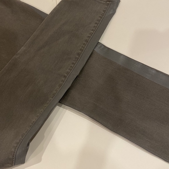 VINCE GRAY JEAN WITH  PLASTIC COATING STRIPS INSIDE SEAM & ' OUTSIDE - Picture 14 of 16